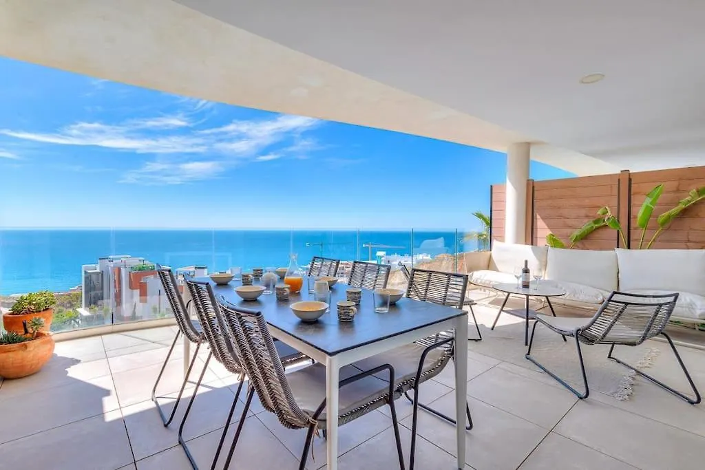 Stunning 2 Bedroom Apartment. 丰希罗拉
