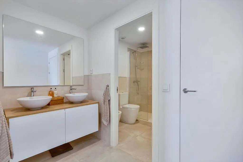 Stunning 2 Bedroom Apartment. Fuengirola 0*,  Espagne